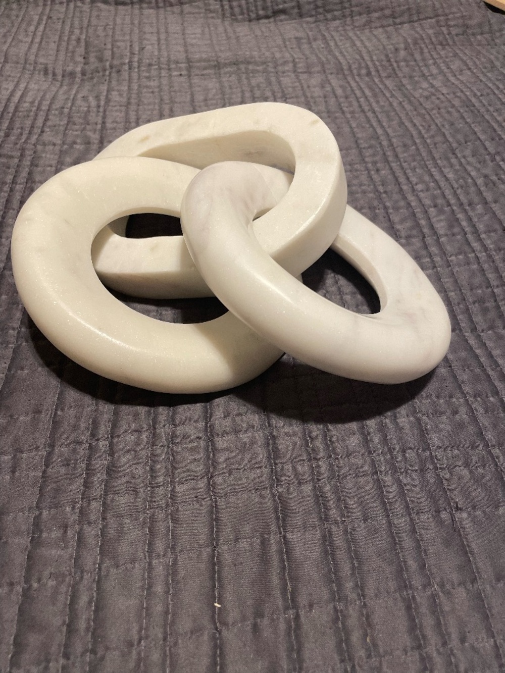 Marble Chain Décor, White 11"
